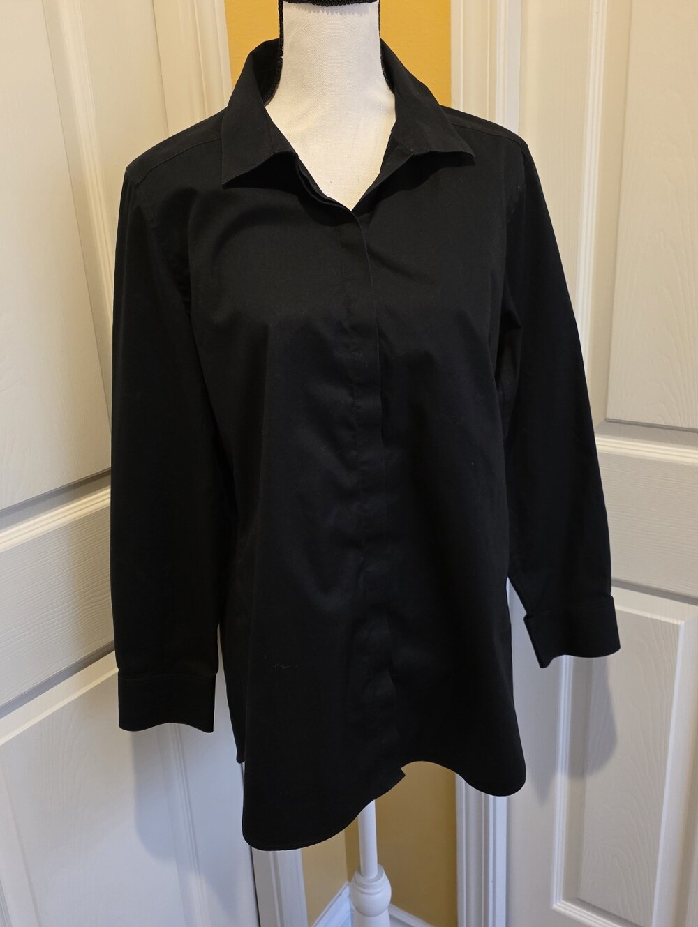 CHICO'S BLACK BUTTON DOWN SHIRT, SIZE L